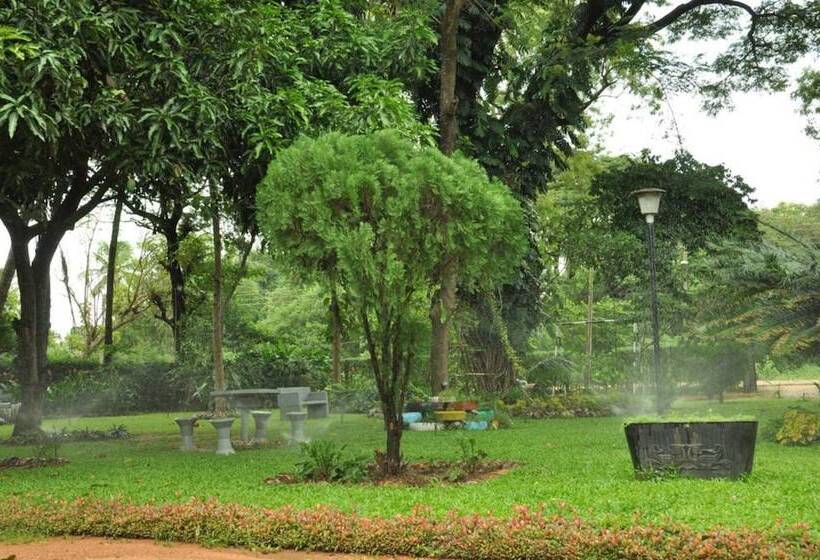 Pensionat Sujatha Tourist Rest