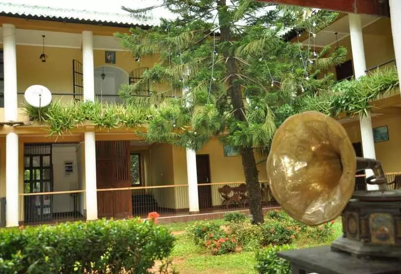 پانسیون Sujatha Tourist Rest