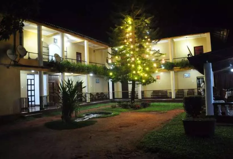 پانسیون Sujatha Tourist Rest
