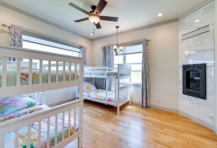 26 Acre Pilot Point Ranch Home W/ Pool & Mini Golf