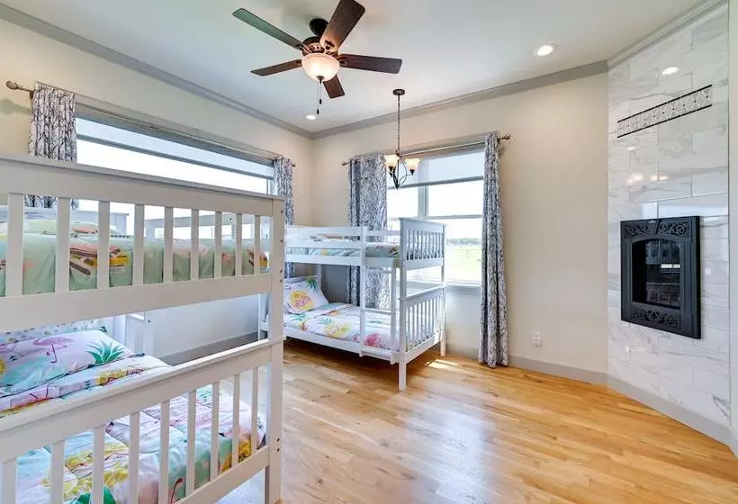 26 Acre Pilot Point Ranch Home W/ Pool & Mini Golf