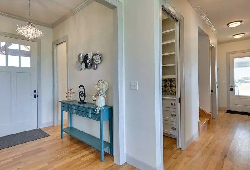 26 Acre Pilot Point Ranch Home W/ Pool & Mini Golf