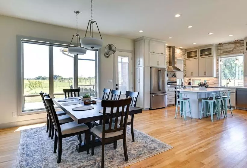 26 Acre Pilot Point Ranch Home W/ Pool & Mini Golf