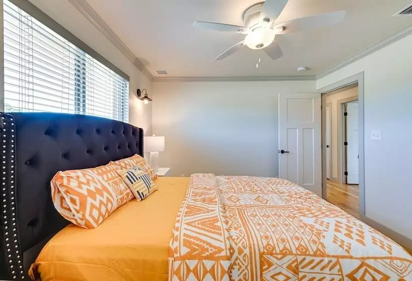 26 Acre Pilot Point Ranch Home W/ Pool & Mini Golf