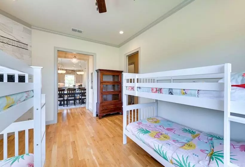 26 Acre Pilot Point Ranch Home W/ Pool & Mini Golf