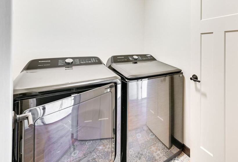 26 Acre Pilot Point Ranch Home W/ Pool & Mini Golf