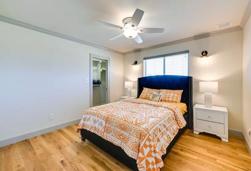 26 Acre Pilot Point Ranch Home W/ Pool & Mini Golf