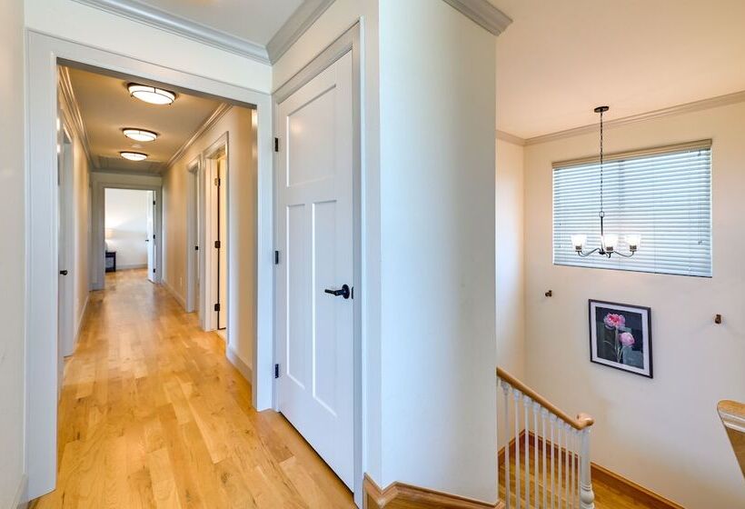 26 Acre Pilot Point Ranch Home W/ Pool & Mini Golf