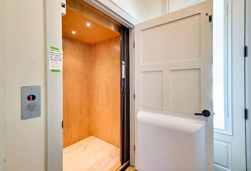 26 Acre Pilot Point Ranch Home W/ Pool & Mini Golf