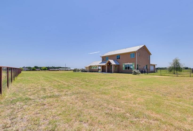 26 Acre Pilot Point Ranch Home W/ Pool & Mini Golf