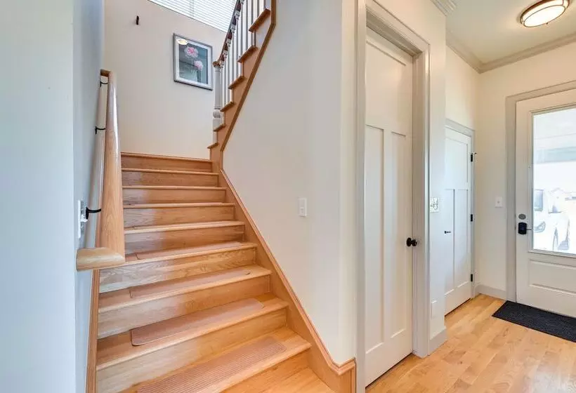 26 Acre Pilot Point Ranch Home W/ Pool & Mini Golf