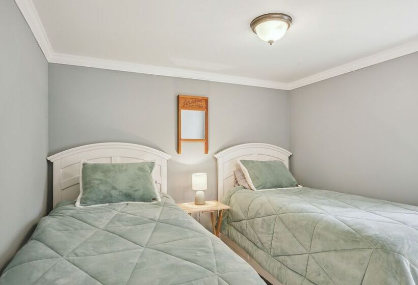 5 Acre Brantingham Property W/ Porch & Grill!