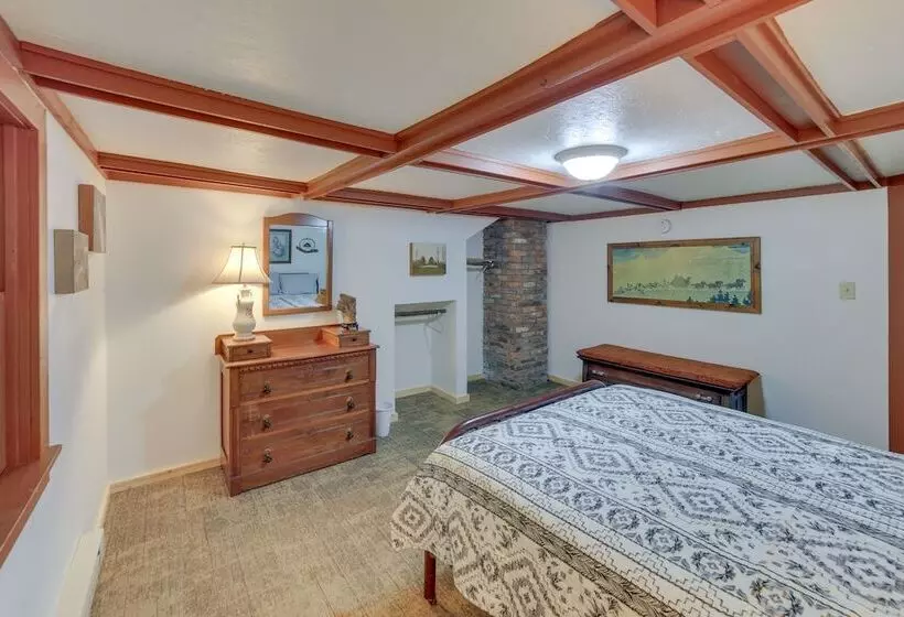 1 Mi To Lake Superior: Cottage W/ Sauna & Rec Room