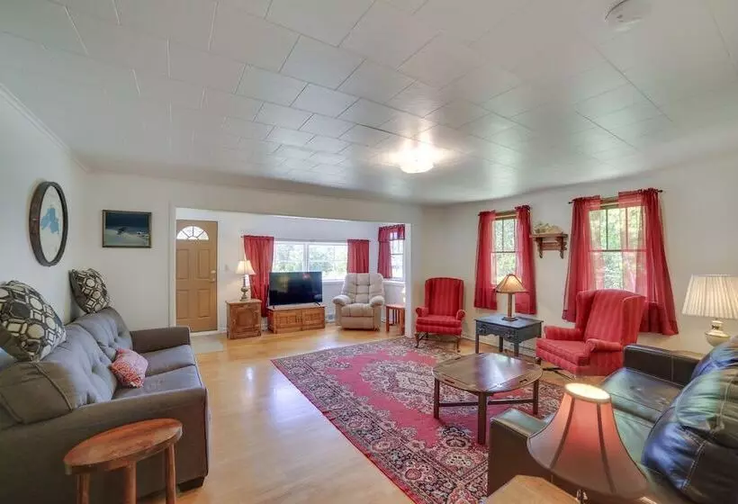 1 Mi To Lake Superior: Cottage W/ Sauna & Rec Room