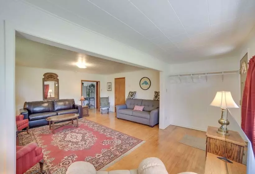 1 Mi To Lake Superior: Cottage W/ Sauna & Rec Room