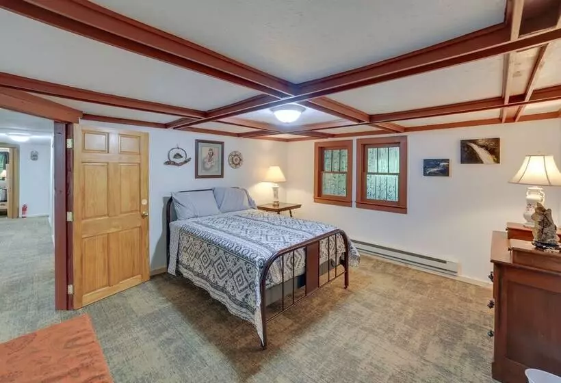 1 Mi To Lake Superior: Cottage W/ Sauna & Rec Room