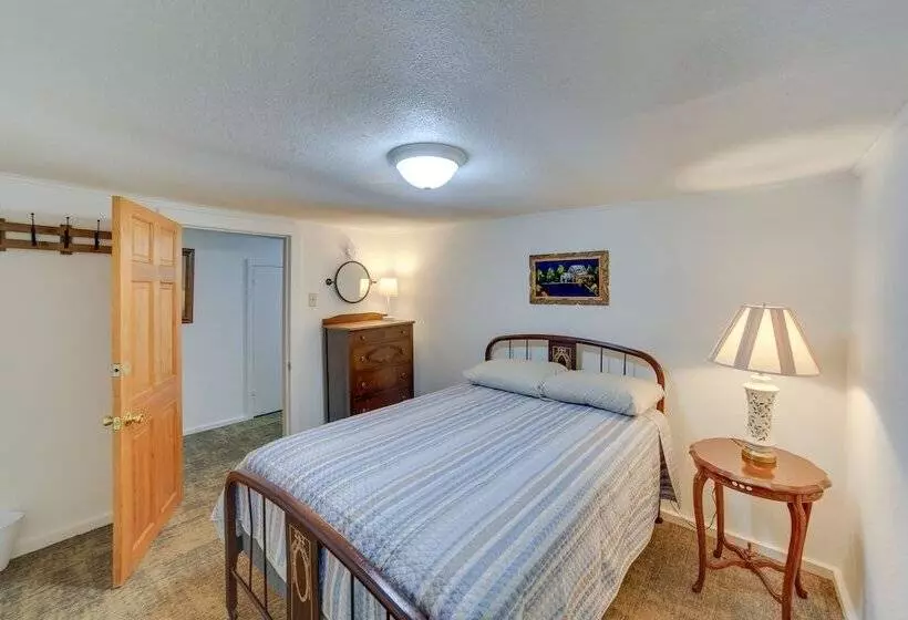 1 Mi To Lake Superior: Cottage W/ Sauna & Rec Room