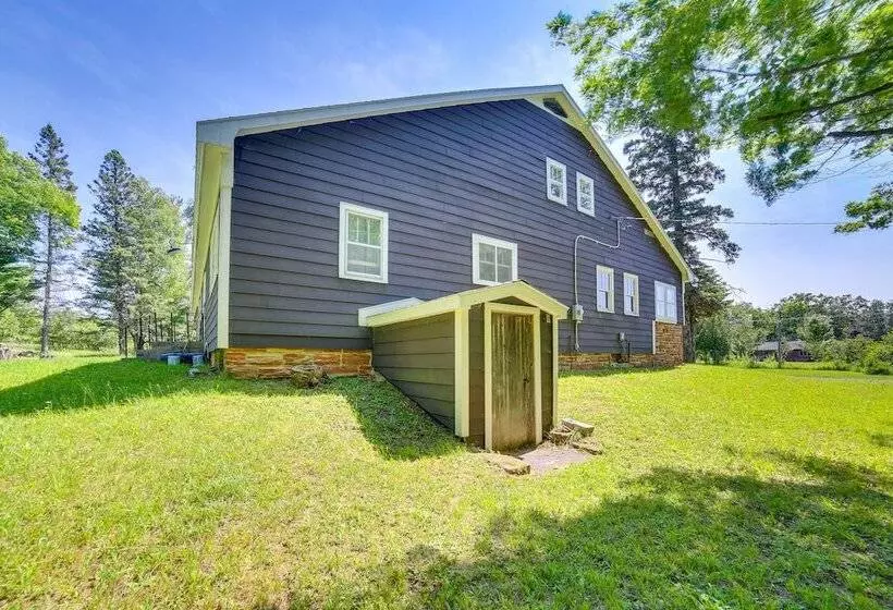 1 Mi To Lake Superior: Cottage W/ Sauna & Rec Room