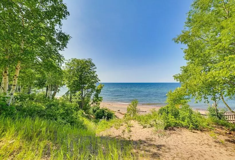 1 Mi To Lake Superior: Cottage W/ Sauna & Rec Room