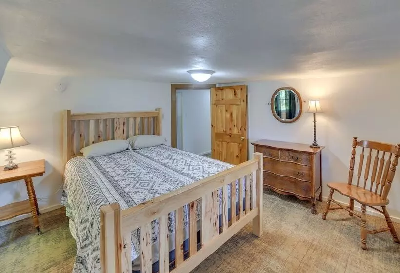 1 Mi To Lake Superior: Cottage W/ Sauna & Rec Room