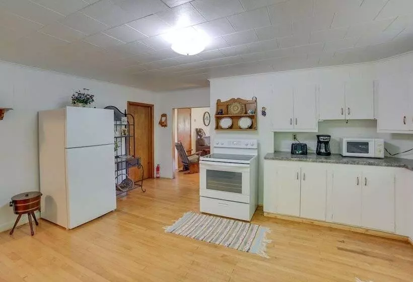 1 Mi To Lake Superior: Cottage W/ Sauna & Rec Room