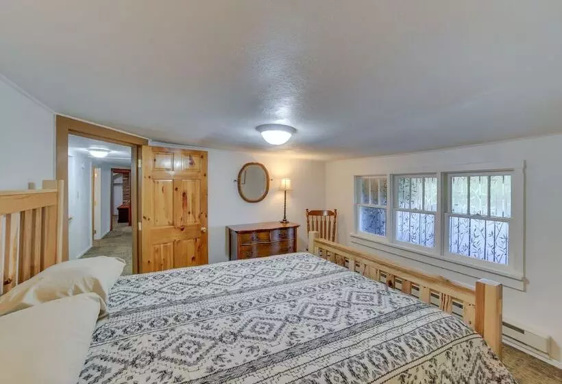 1 Mi To Lake Superior: Cottage W/ Sauna & Rec Room