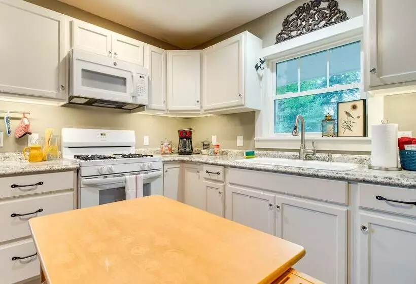 Charming Cotter Vacation Rental, Walk To River!