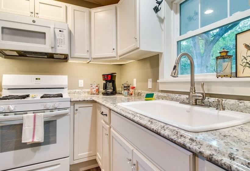 Charming Cotter Vacation Rental, Walk To River!