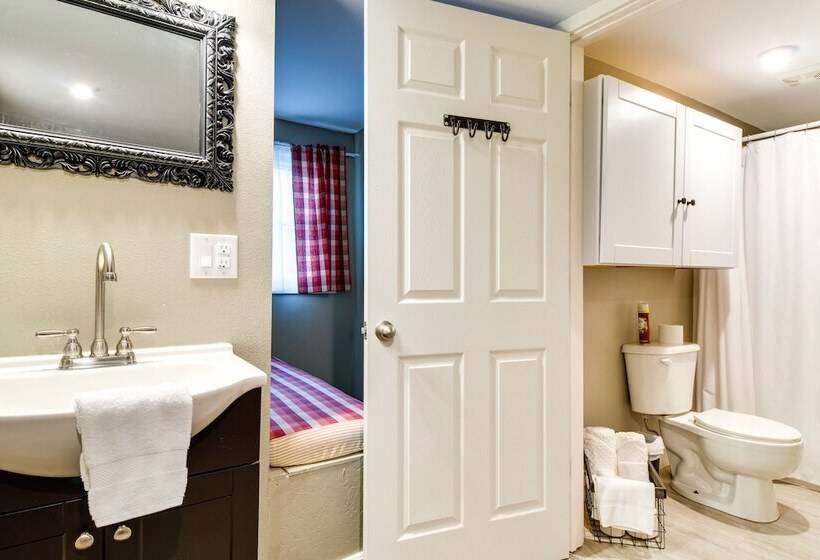 Charming Cotter Vacation Rental, Walk To River!