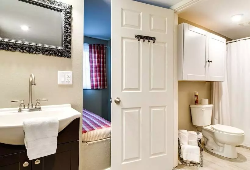 Charming Cotter Vacation Rental, Walk To River!