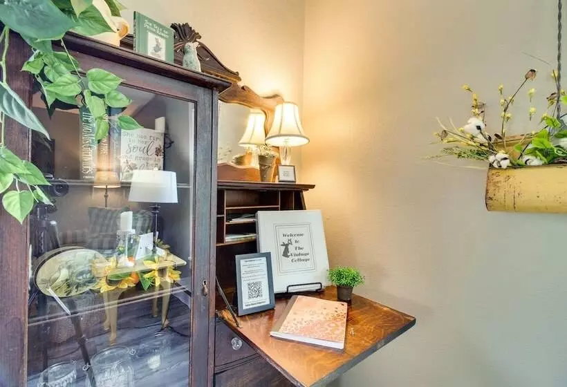 Charming Cotter Vacation Rental, Walk To River!