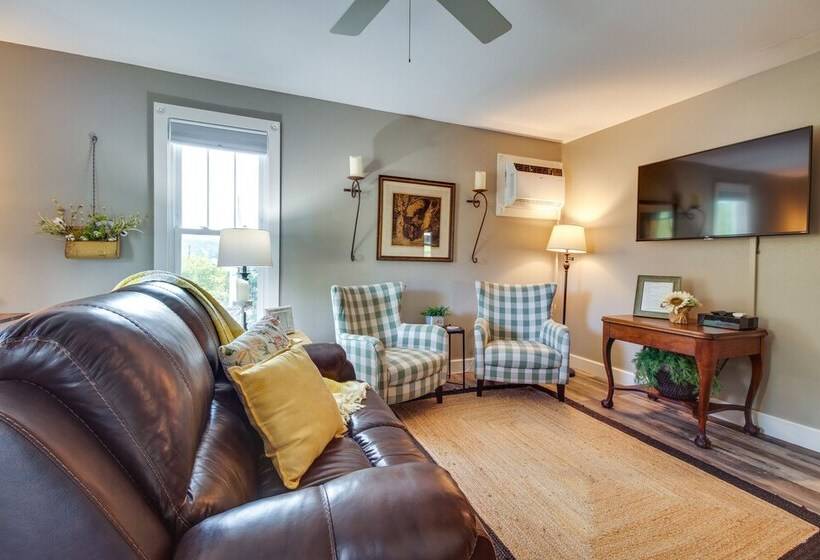 Charming Cotter Vacation Rental, Walk To River!