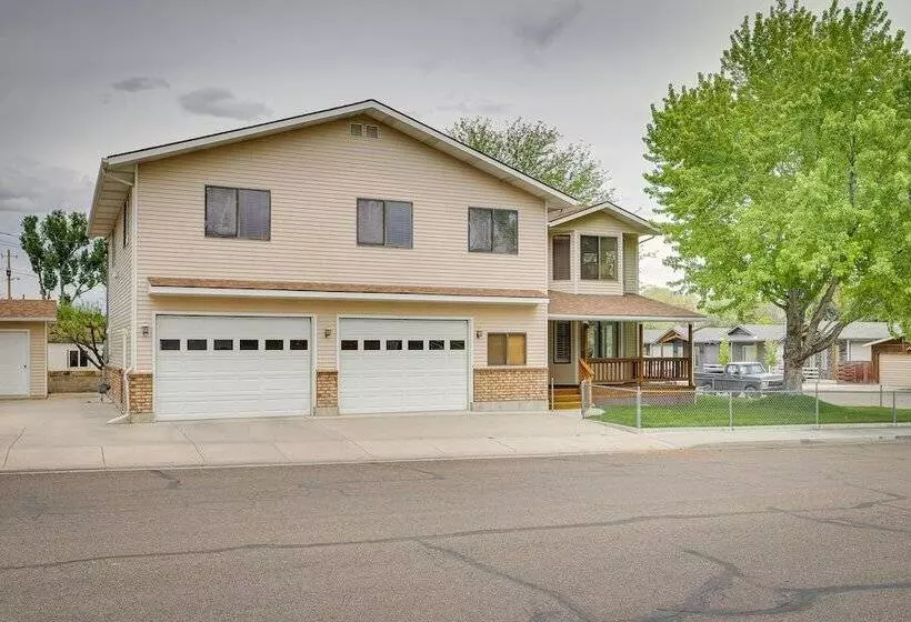 Charming Elko Home W/ Pool Table!