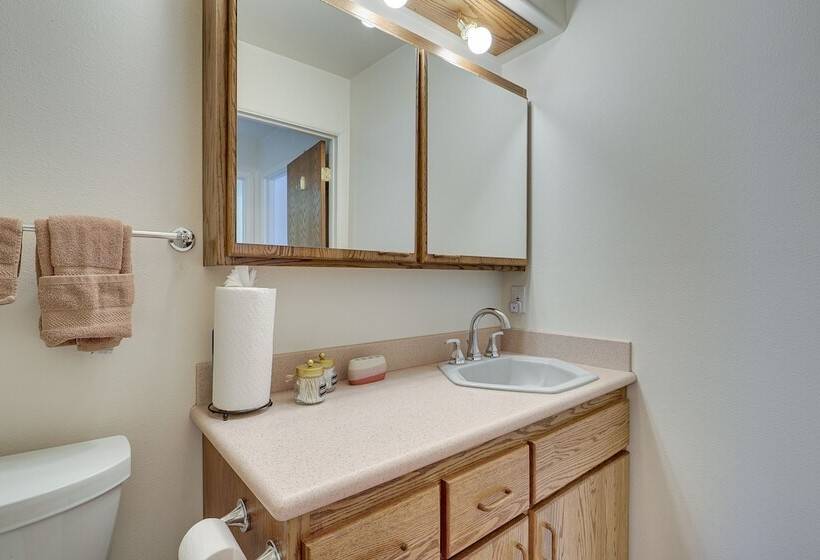 Charming Elko Home W/ Pool Table!