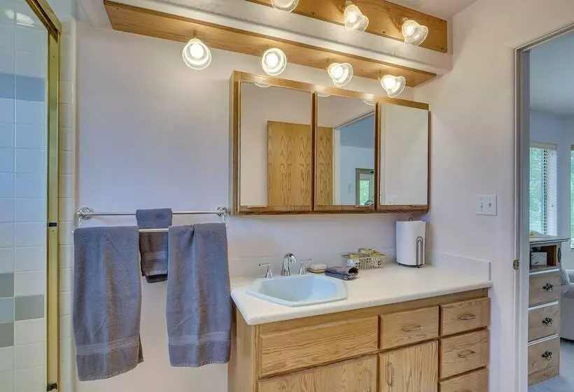 Charming Elko Home W/ Pool Table!