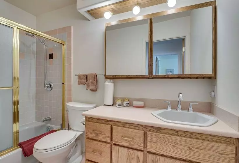 Charming Elko Home W/ Pool Table!