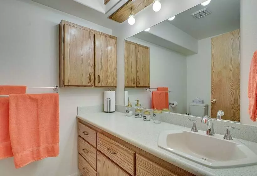 Charming Elko Home W/ Pool Table!