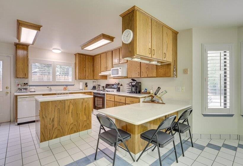 Charming Elko Home W/ Pool Table!