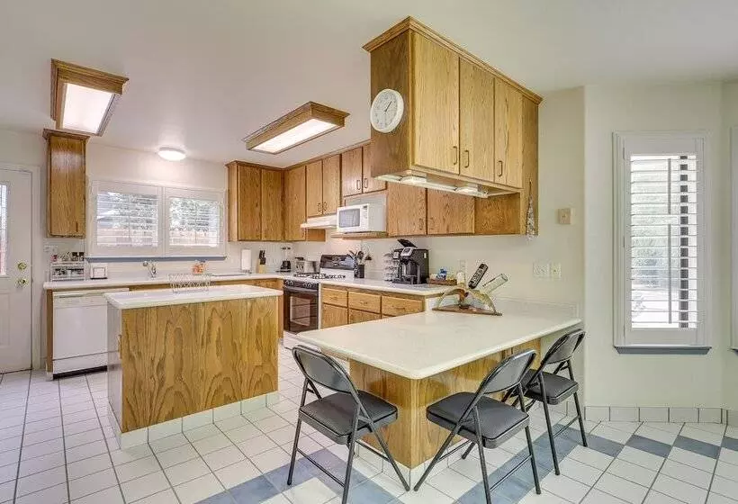 Charming Elko Home W/ Pool Table!