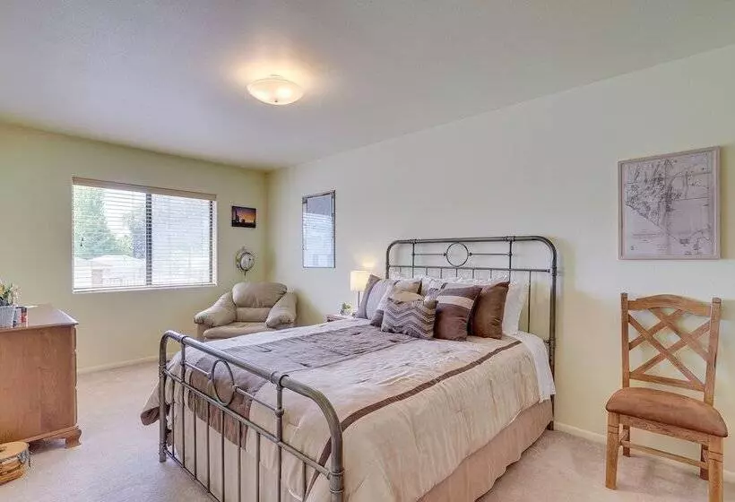 Charming Elko Home W/ Pool Table!