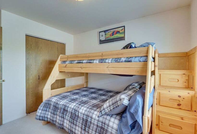 Charming Elko Home W/ Pool Table!