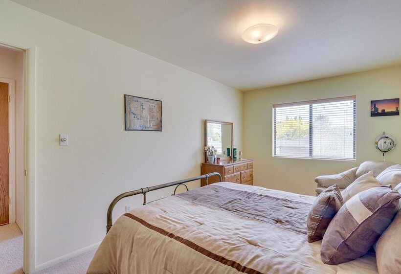 Charming Elko Home W/ Pool Table!