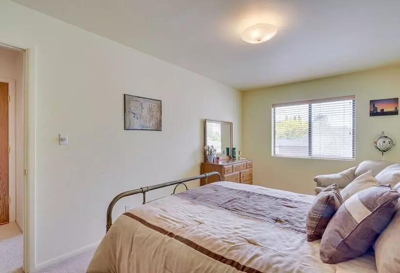 Charming Elko Home W/ Pool Table!