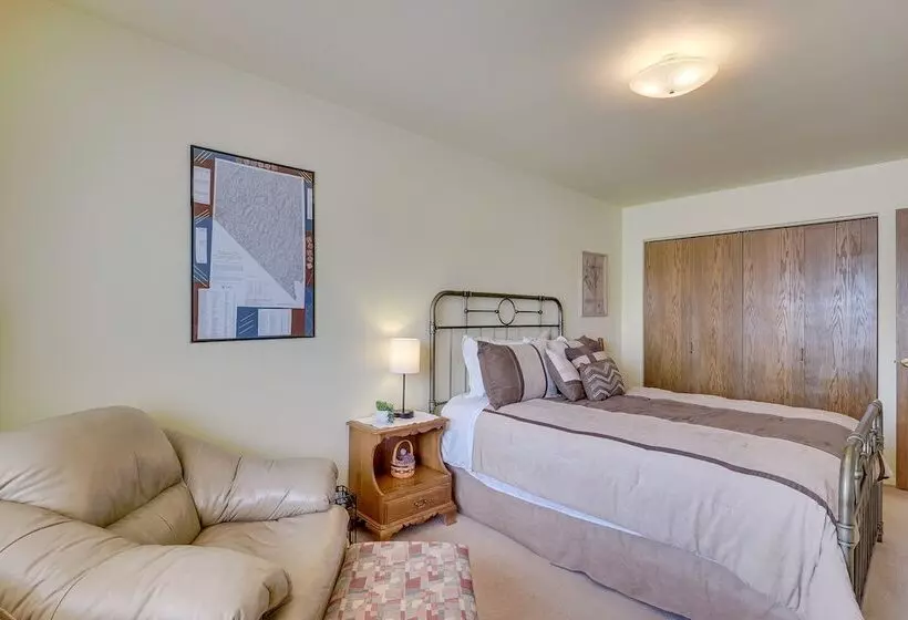 Charming Elko Home W/ Pool Table!