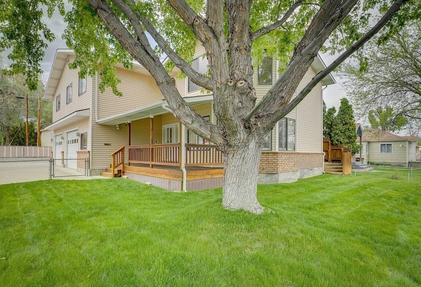 Charming Elko Home W/ Pool Table!