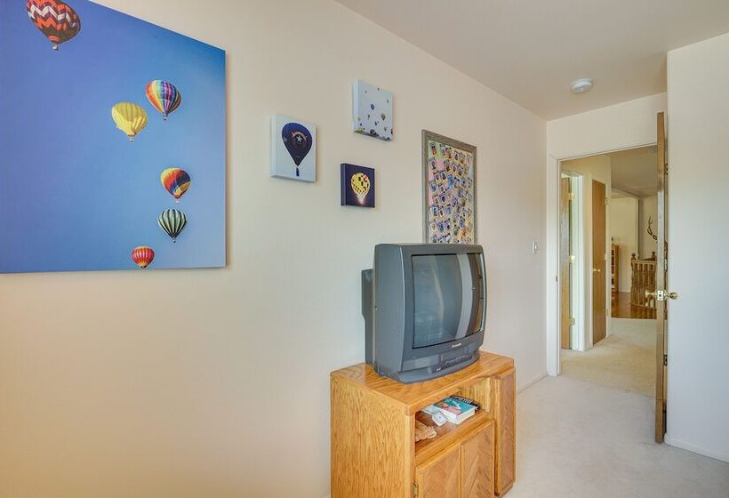 Charming Elko Home W/ Pool Table!