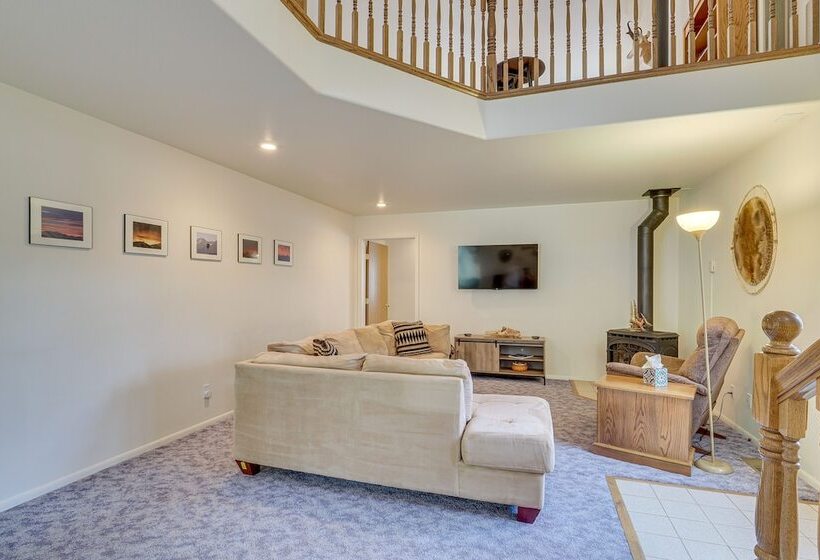 Charming Elko Home W/ Pool Table!