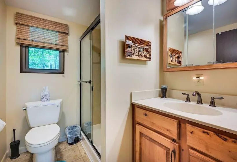 Charming Hedgesville Retreat W/ Deck + Fireplace!