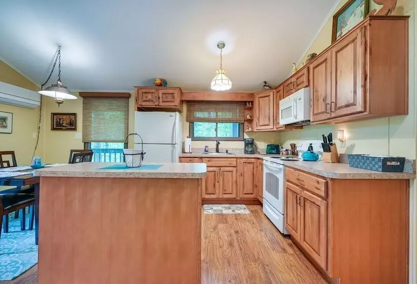 Charming Hedgesville Retreat W/ Deck + Fireplace!