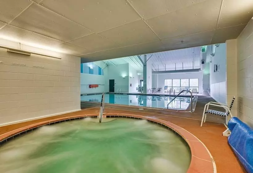 Charming Hedgesville Retreat W/ Deck + Fireplace!